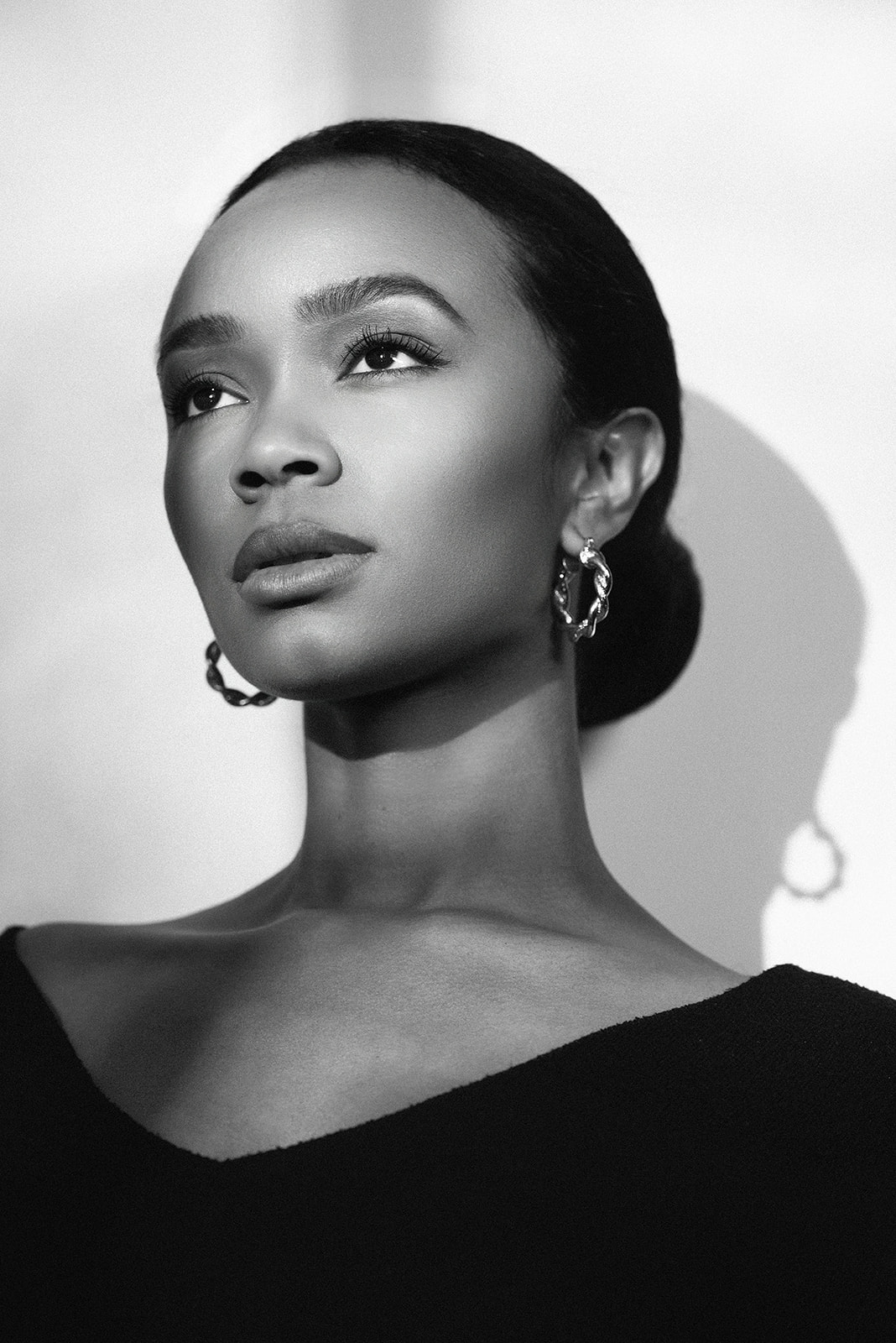 Black and white beauty photoshoot by Birmingham photographer Garazi Photography