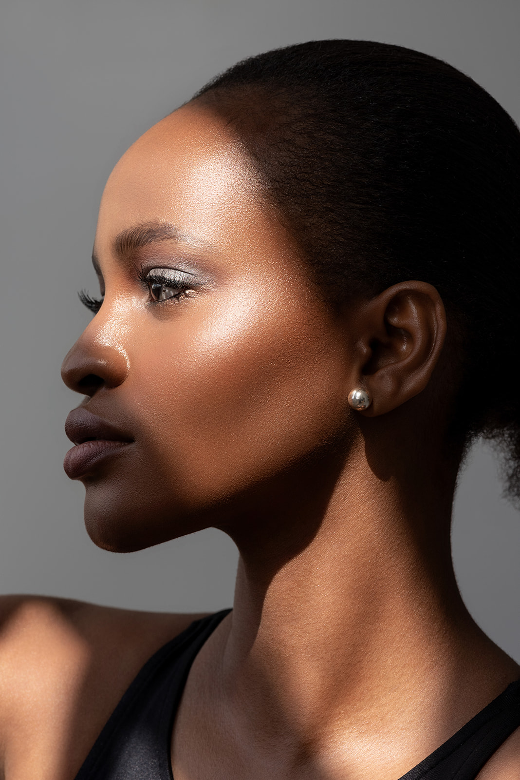 Natural light beauty photoshoot by Birmingham photographer Garazi Photography